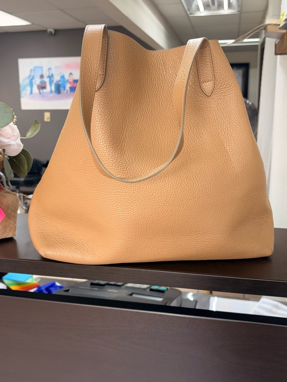 Classic Leather Tote Bag in Camel Cuyana